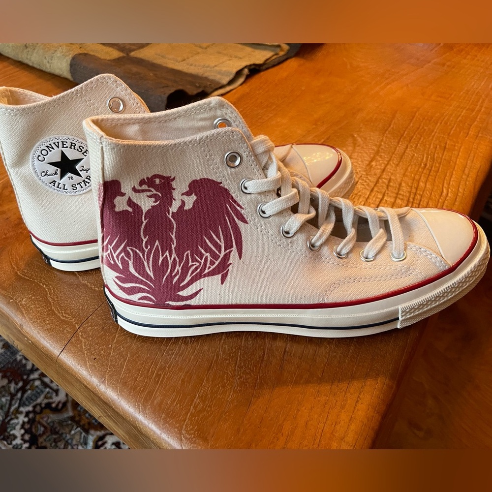 Rare New/never worn University of Chicago Sz 7.5 Converse Chuck Taylor Hi-Tops